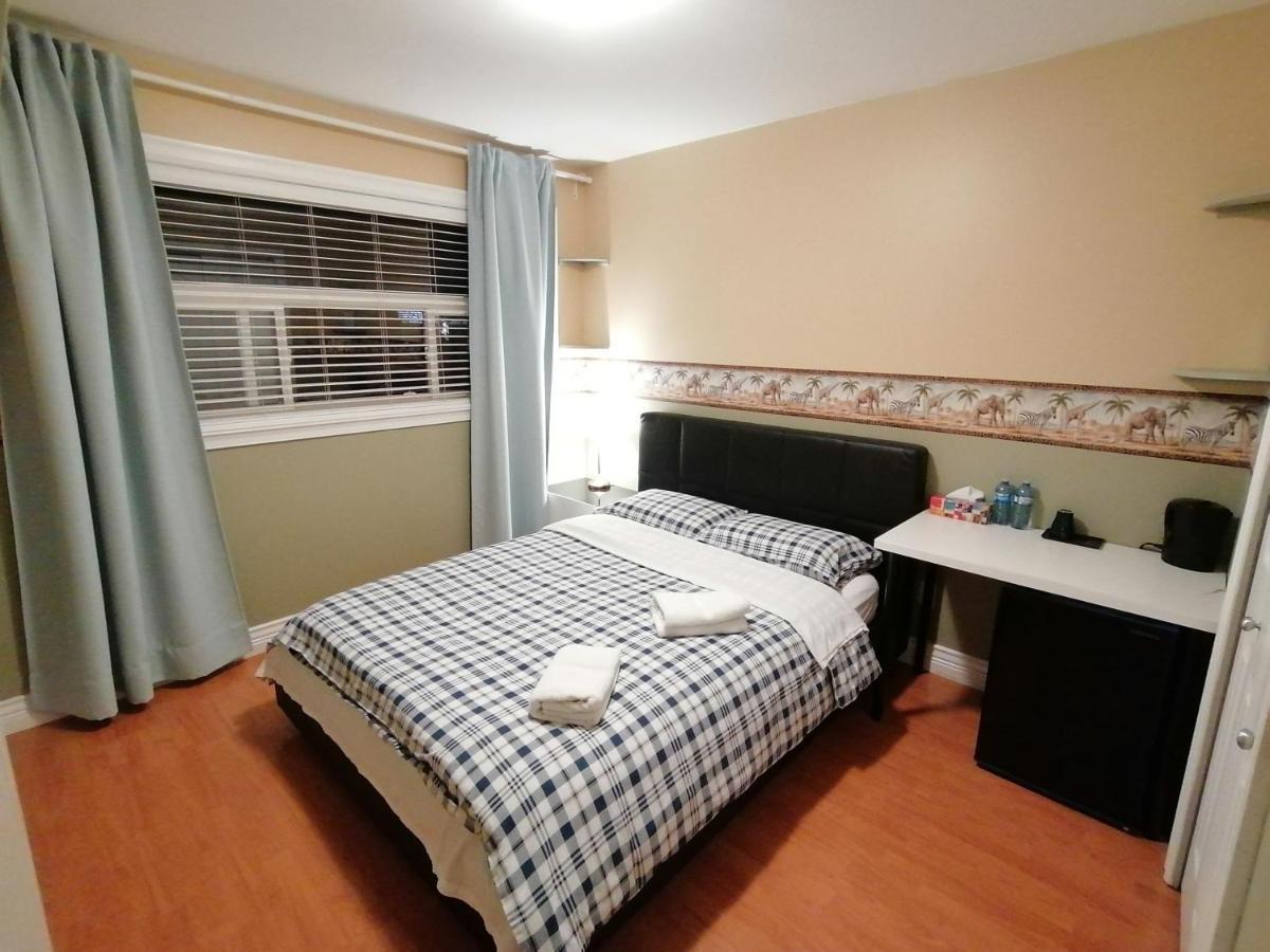 Three Kittens Guesthouse Burnaby Extérieur photo